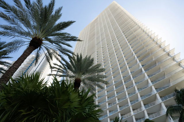 Jade Signature  photo 3